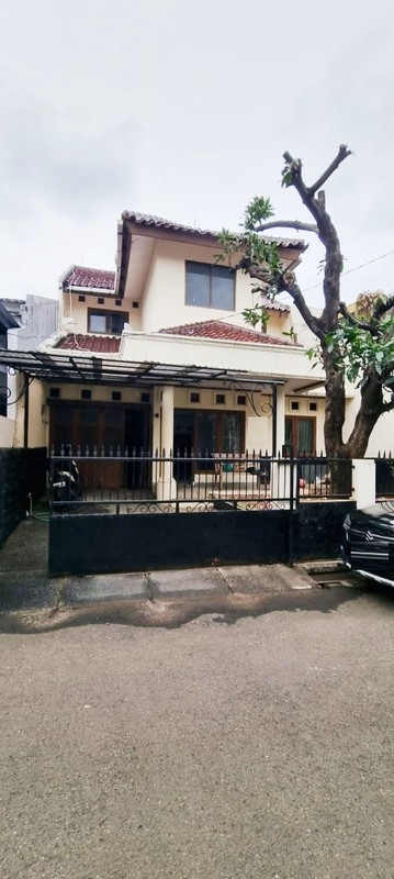 Rumah Lama. Semi Furnished. Bebas Banjir di Komplek Puri Flamboyan, Rempoa, Ciputat Timur