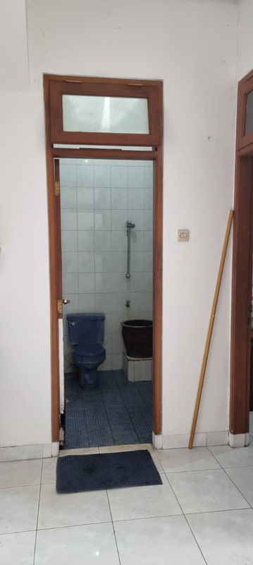 Rumah Lama. Semi Furnished. Bebas Banjir di Komplek Puri Flamboyan, Rempoa, Ciputat Timur