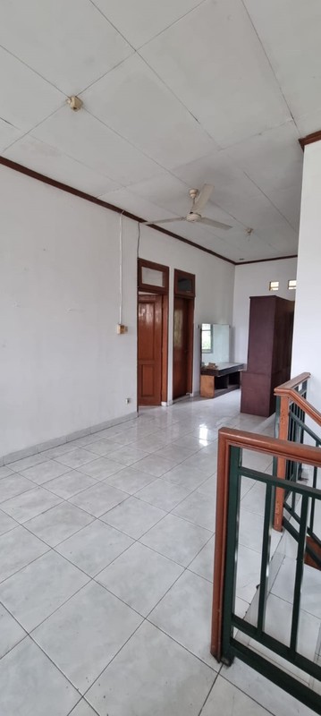 Rumah Lama. Semi Furnished. Bebas Banjir di Komplek Puri Flamboyan, Rempoa, Ciputat Timur