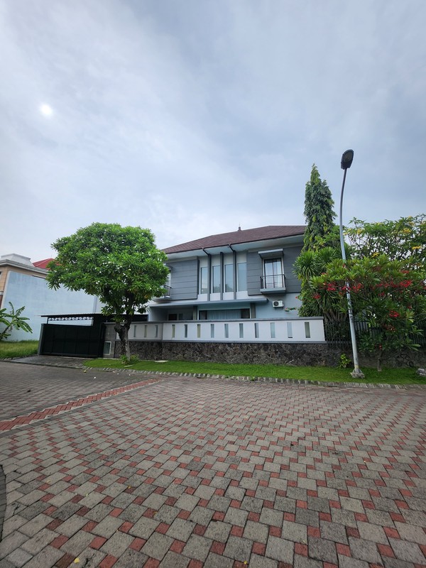 Dijual 416 m2 Rumah Hook Plus Kolam Renang PRIVATE Pool di CHOFA SURABAYA BARAT