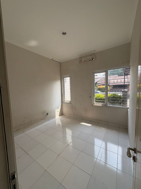 Rumah Siap Huni dengan Hunian Nyaman dan Asri di Ciputat