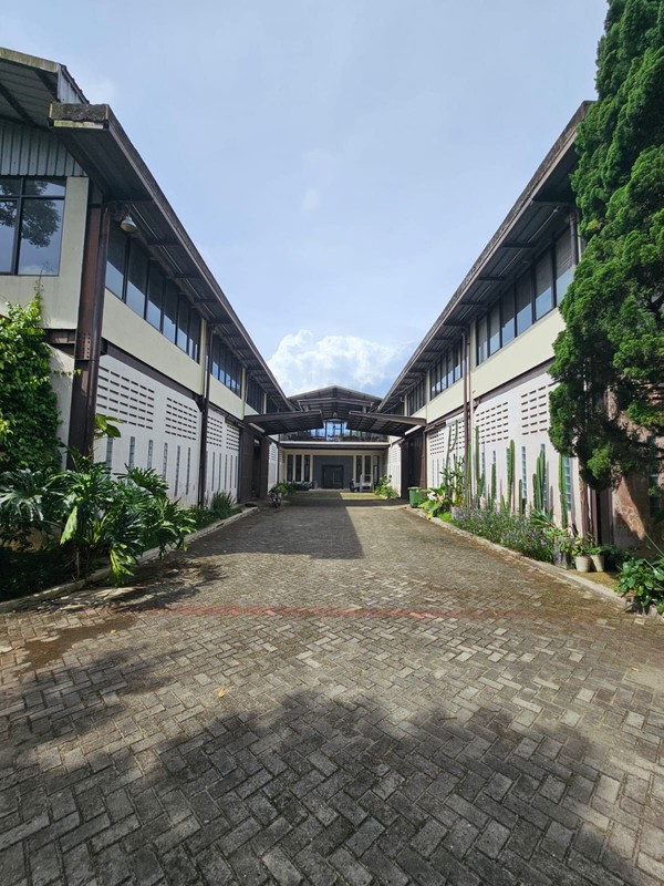 DI  SEWA Pabrik dan Gedung Kantor