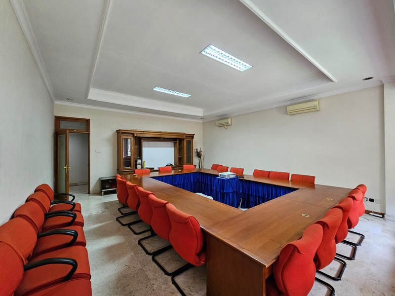 DI  SEWA Pabrik dan Gedung Kantor