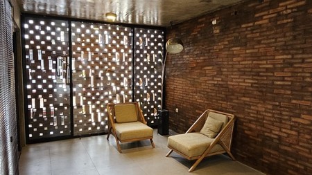 Rumah 2 Lantai Siap Huni dengan Hunian Nyaman dan Asri @Ciputat Timur