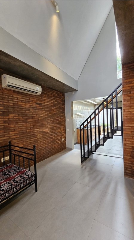 Rumah 2 Lantai Siap Huni dengan Hunian Nyaman dan Asri @Ciputat Timur