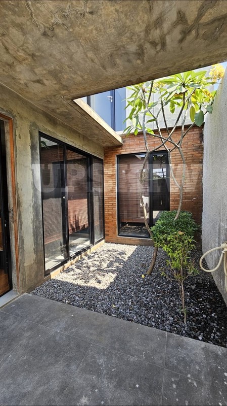 Rumah 2 Lantai Siap Huni dengan Hunian Nyaman dan Asri @Ciputat Timur