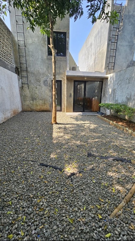 Rumah 2 Lantai Siap Huni dengan Hunian Nyaman dan Asri @Ciputat Timur