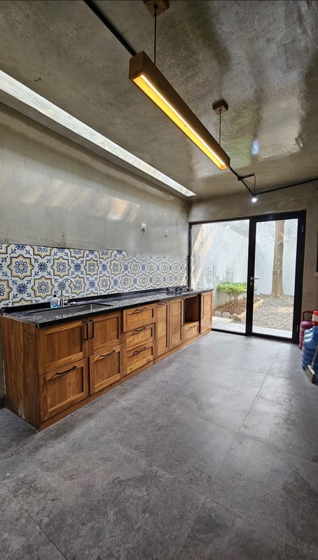 Rumah 2 Lantai Siap Huni dengan Hunian Nyaman dan Asri @Ciputat Timur