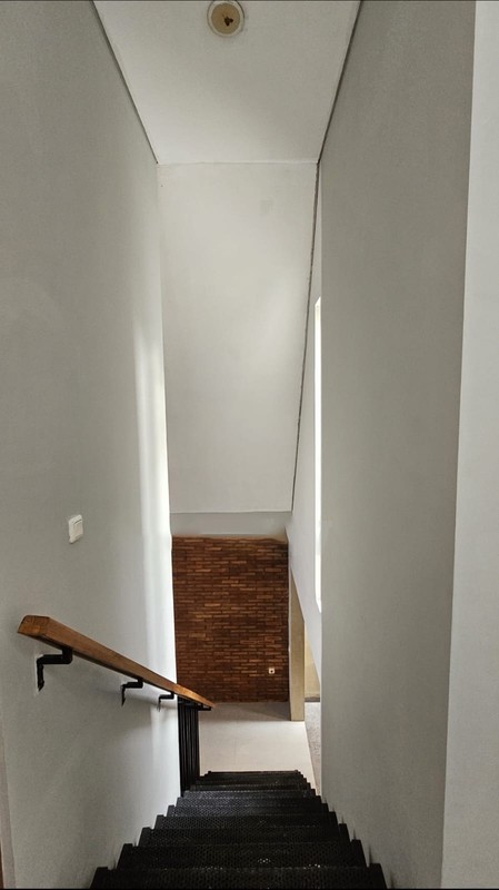 Rumah 2 Lantai Siap Huni dengan Hunian Nyaman dan Asri @Ciputat Timur