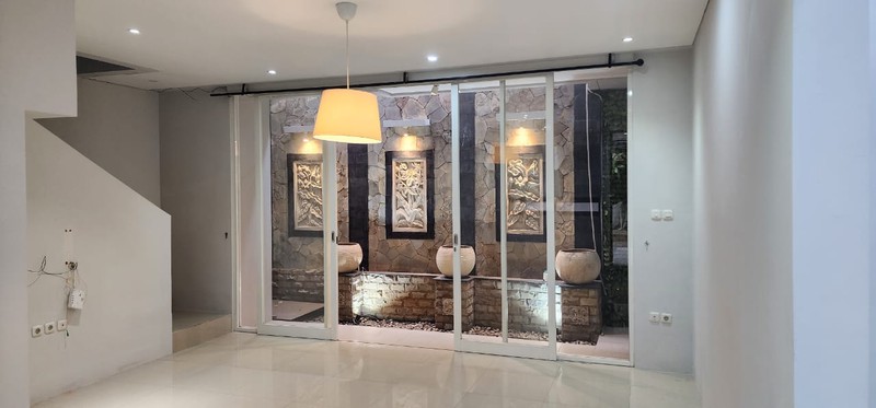 Rumah 2 Lantai Bebas Banjir di Cluster D'VISTA BINTARO. Jl. Cempaka, Rengas, Ciputat Timur