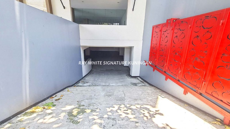 Gedung Baru Renovasi di Cipinang Indah I - Cocok untuk Kantor atau Investasi