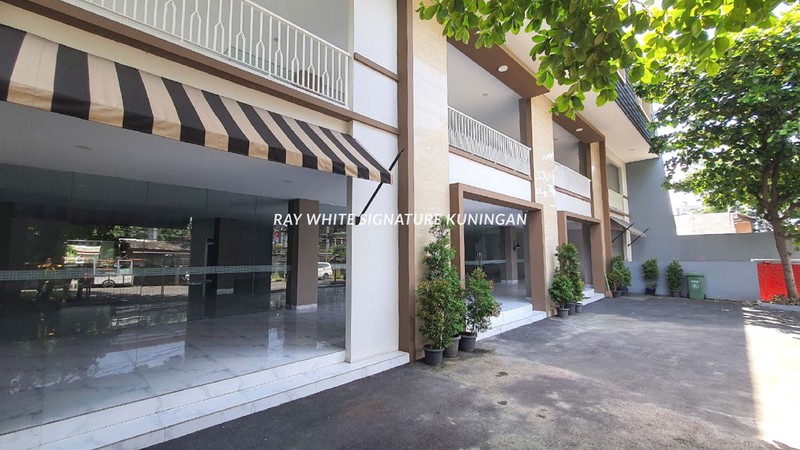 Gedung Baru Renovasi di Cipinang Indah I - Cocok untuk Kantor atau Investasi