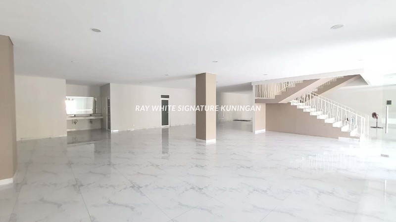 Gedung Baru Renovasi di Cipinang Indah I - Cocok untuk Kantor atau Investasi