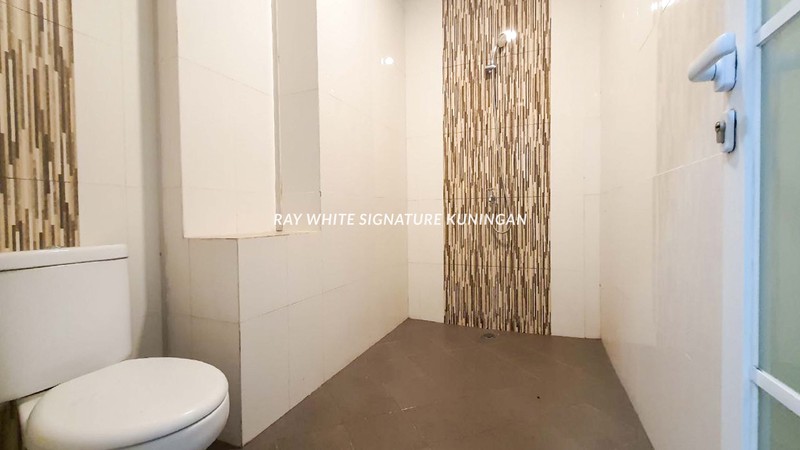 Gedung Baru Renovasi di Cipinang Indah I - Cocok untuk Kantor atau Investasi