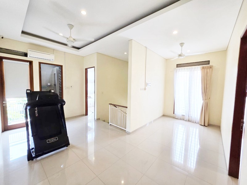 Rumah Hoek Siap Huni dan Strategis di Cluster Permata, Bintaro