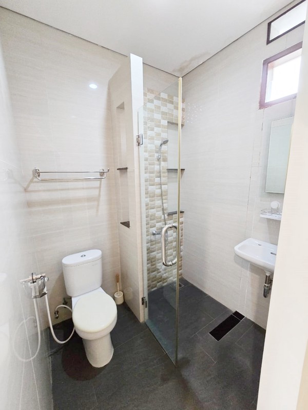 Rumah Hoek Siap Huni dan Strategis di Cluster Permata, Bintaro