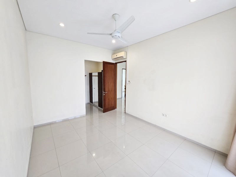 Rumah Hoek Siap Huni dan Strategis di Cluster Permata, Bintaro