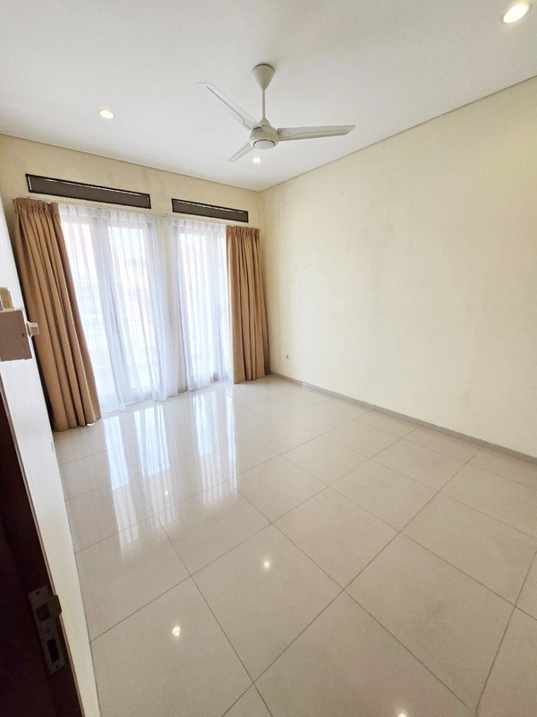 Rumah Hoek Siap Huni dan Strategis di Cluster Permata, Bintaro