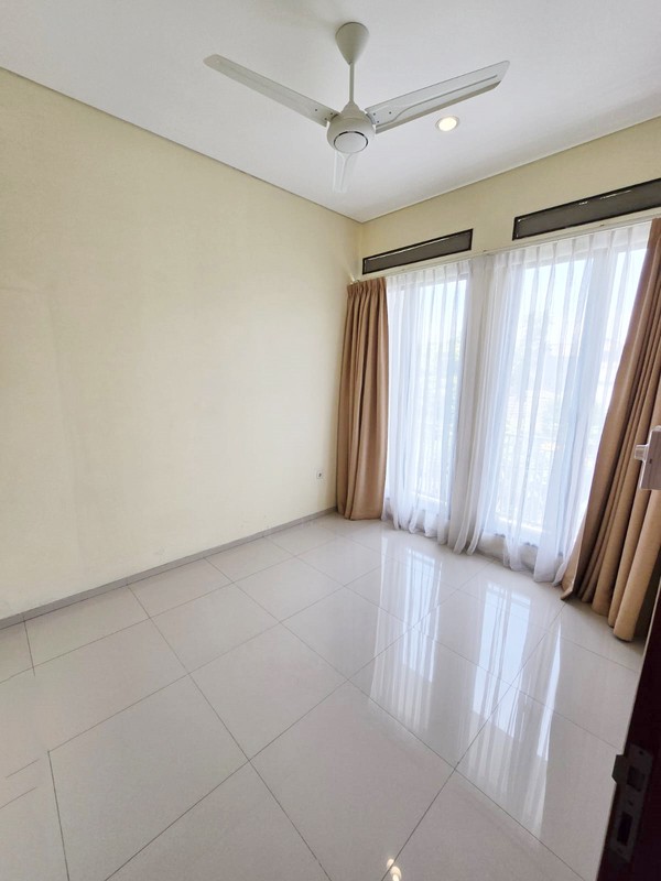 Rumah Hoek Siap Huni dan Strategis di Cluster Permata, Bintaro