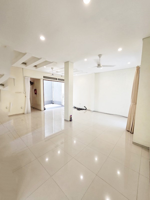 Rumah Hoek Siap Huni dan Strategis di Cluster Permata, Bintaro