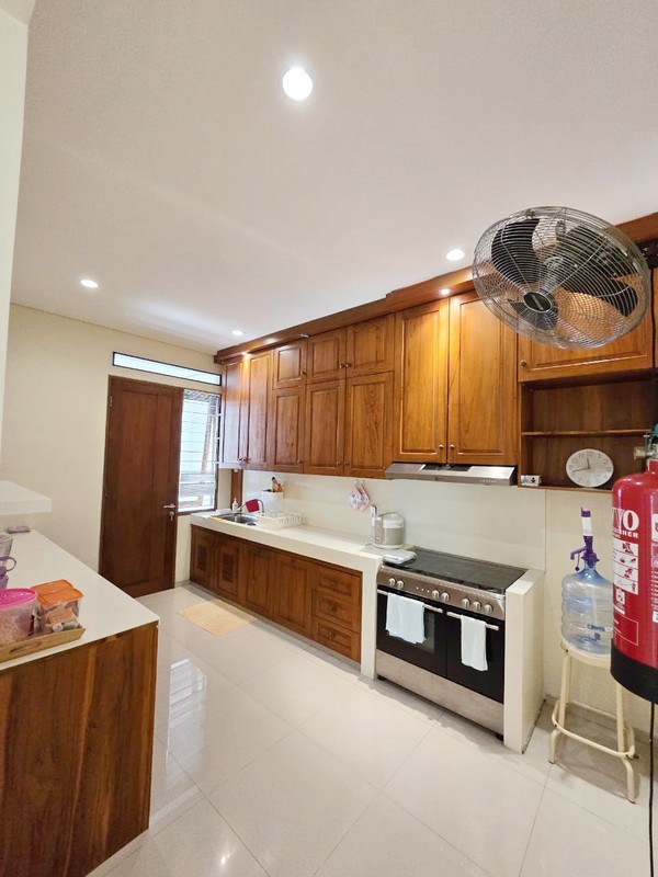 Rumah Hoek Siap Huni dan Strategis di Cluster Permata, Bintaro