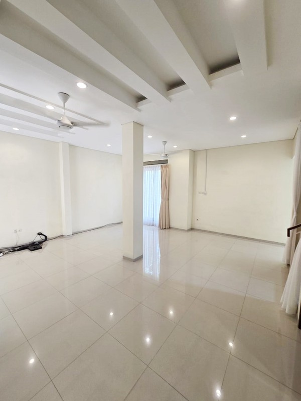 Rumah Hoek Siap Huni dan Strategis di Cluster Permata, Bintaro