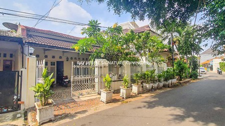 Rumah Asri 2 Lantai di Lokasi Strategis Tebet Barat Dalam 