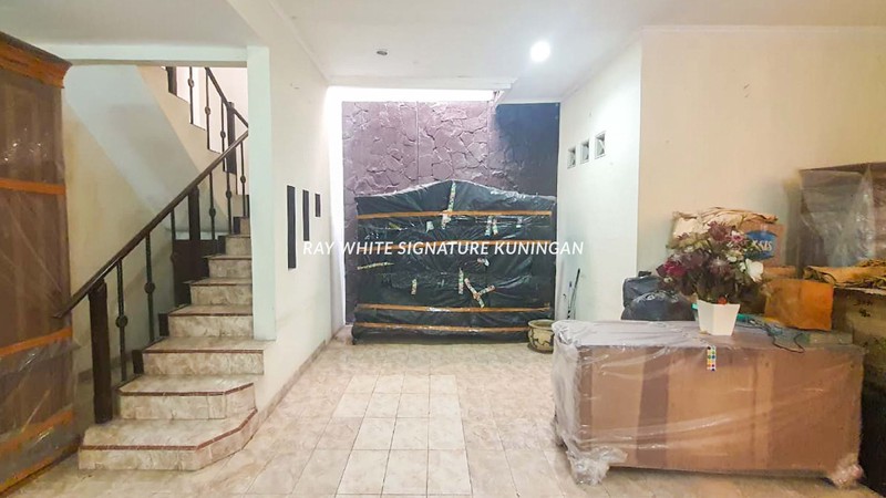 Rumah Asri 2 Lantai di Lokasi Strategis Tebet Barat Dalam 