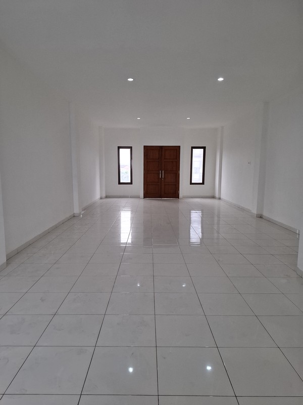 Disewakan Ruko Di Jalan Seturan Raya Pusat Bisnis, Kuliner, Dan Kampus Yogyakarta.