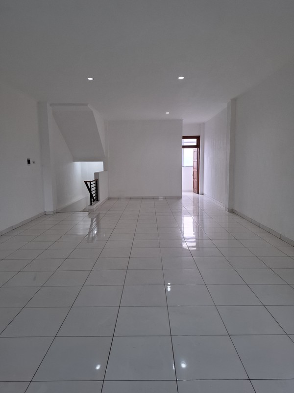 Disewakan Ruko Di Jalan Seturan Raya Pusat Bisnis, Kuliner, Dan Kampus Yogyakarta.