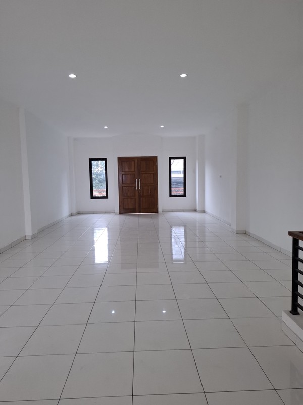 Disewakan Ruko Di Jalan Seturan Raya Pusat Bisnis, Kuliner, Dan Kampus Yogyakarta.