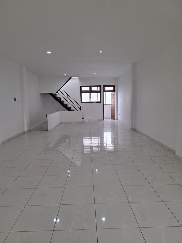 Disewakan Ruko Di Jalan Seturan Raya Pusat Bisnis, Kuliner, Dan Kampus Yogyakarta.