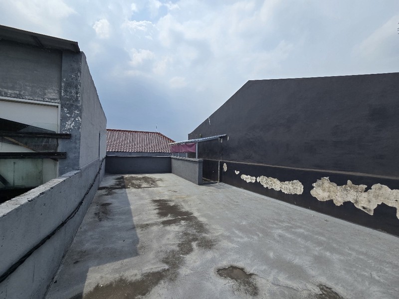 Dijual Ruko Pucang Anom Timur lokasi Ramai