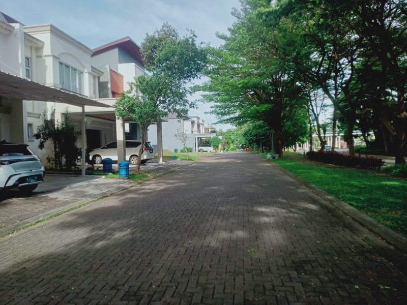 Rumah Minimalis 2 Lantai di  The Eminent BSD Dekat Tol dan Mall