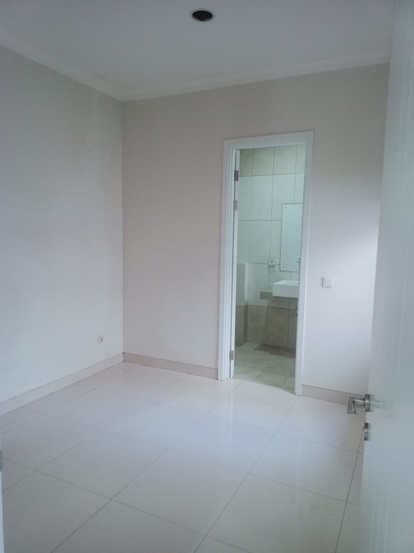 Rumah Minimalis 2 Lantai di  The Eminent BSD Dekat Tol dan Mall