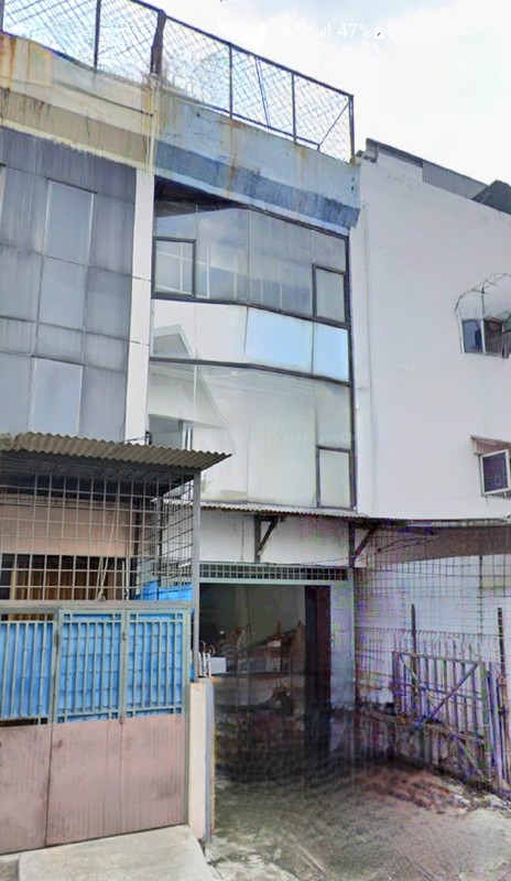 Ruko di lokasi strategis Gunung Sahari, Senen / Bungur / Kemayoran. Dengan etalase / display kaca untuk memamerkan produk di lantai 2 depan