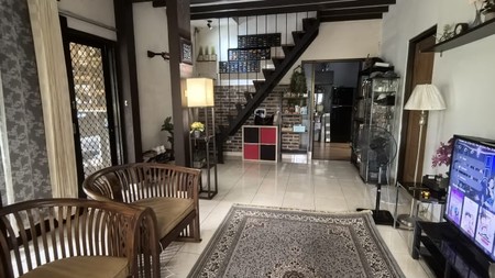 Rumah Posisi Hook di Mahagoni Park Graha Raya Bintaro