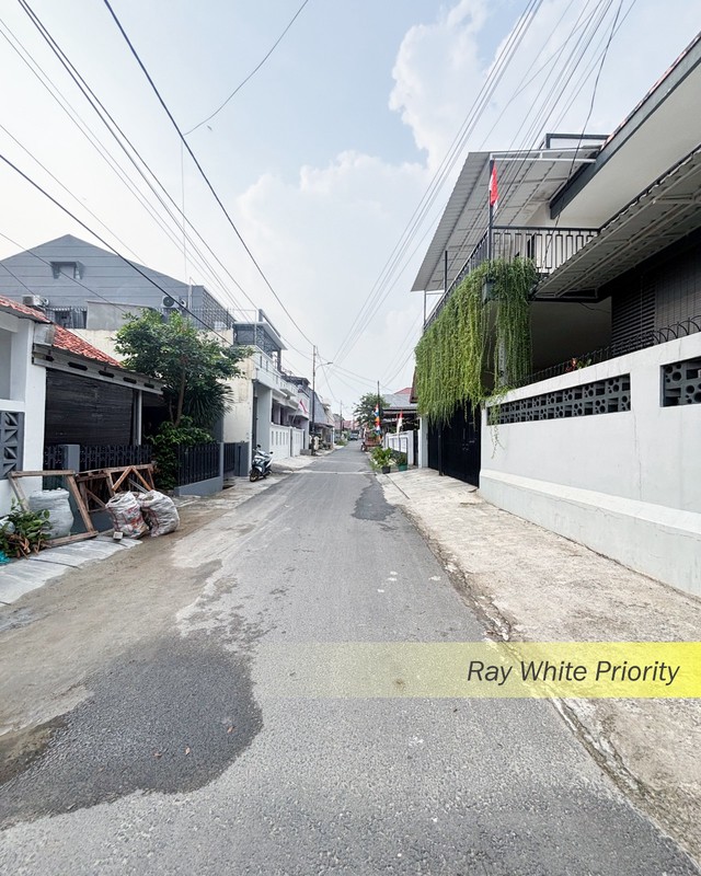 RUMAH ASRI SIAP HUNI DI KOMPLEK BNI JLN SWADARMA, JAKARTA SELATAN