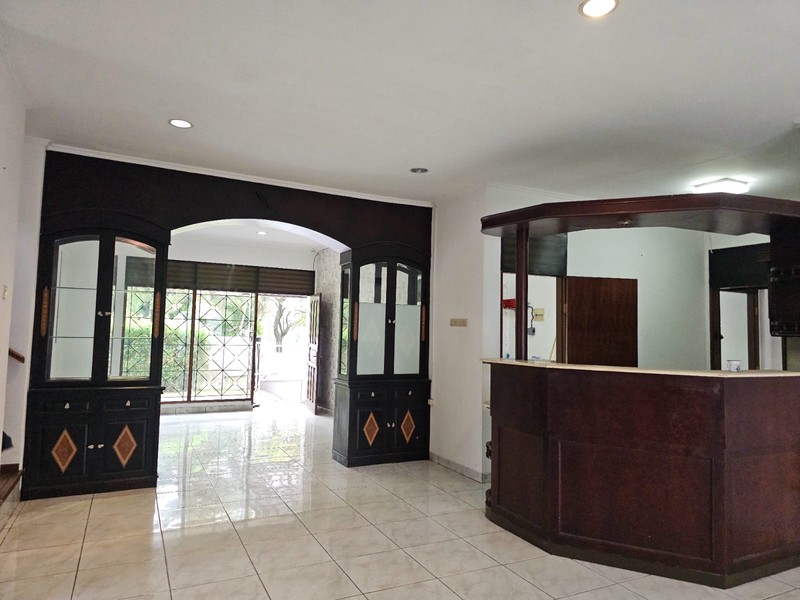 Dijual Rumah di jalan Neptunus Rumah bagus terawat Dua lantai