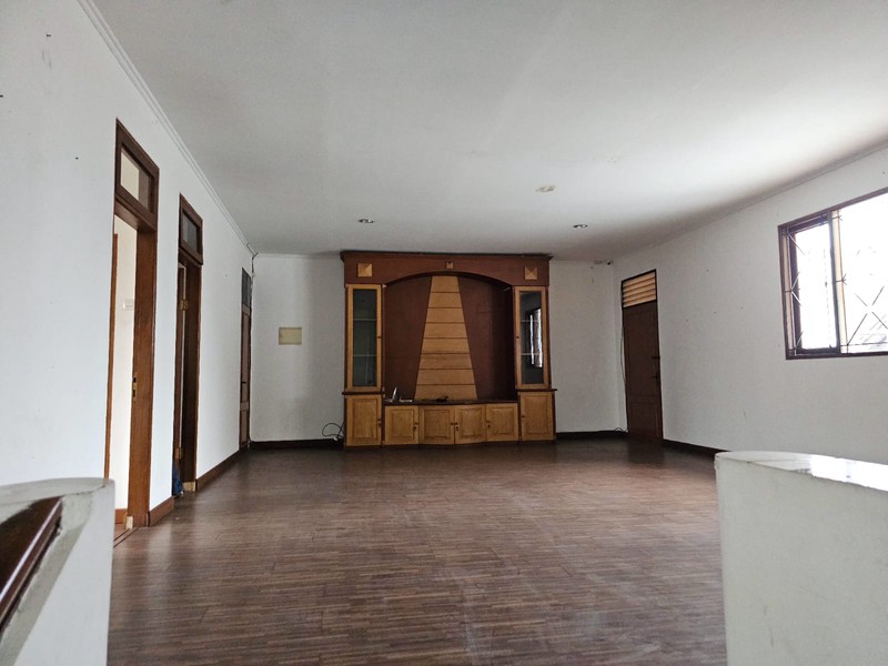 Dijual Rumah di jalan Neptunus Rumah bagus terawat Dua lantai