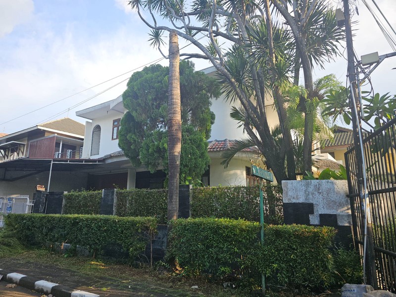 Dijual Rumah di jalan Neptunus Rumah bagus terawat Dua lantai