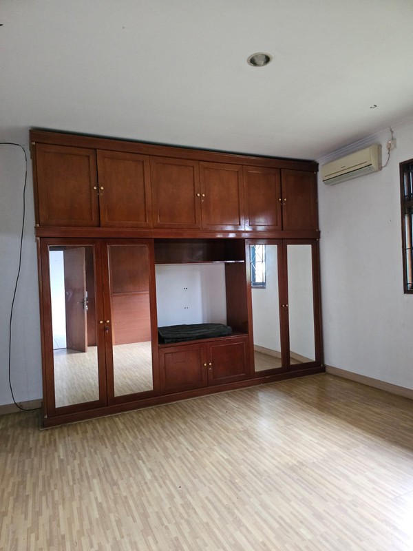 Dijual Rumah di jalan Neptunus Rumah bagus terawat Dua lantai