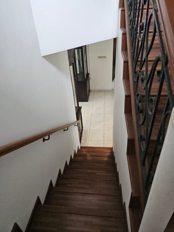 Dijual Rumah di jalan Neptunus Rumah bagus terawat Dua lantai