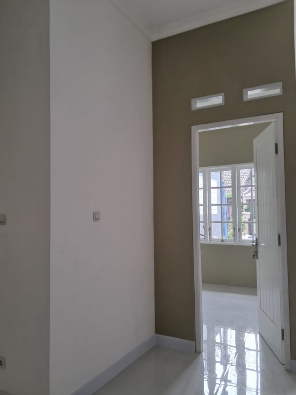 Rumah Cantik Siap Huni, Ramah Lingkungan,  Adem dan Asri. Renovasi total thn 2025. BSD Griya