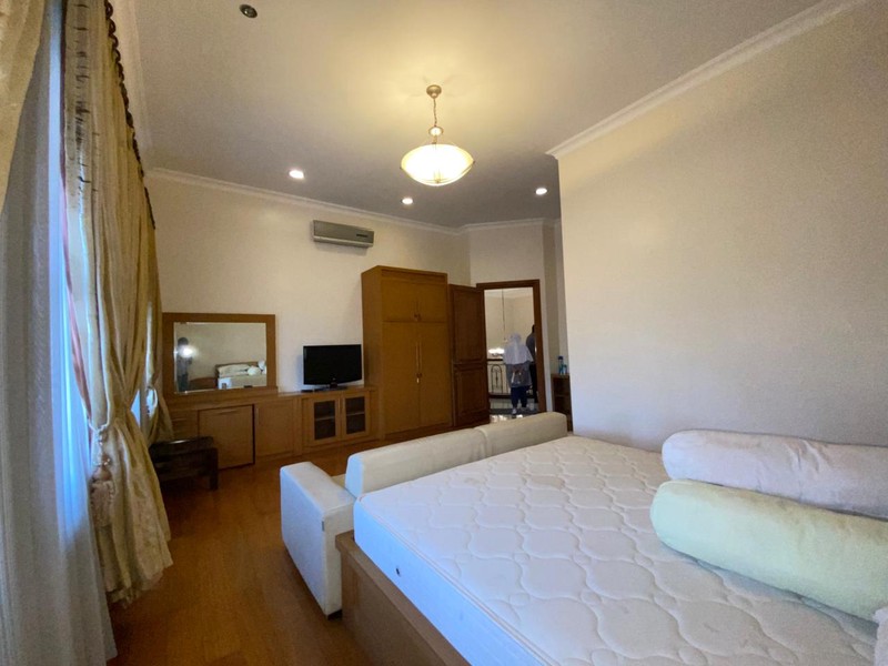 DIJUAL RUMAH CANTIK SEMI FURNISHED DI GALAXY BUMI PERMAI (ARAYA 1) 
