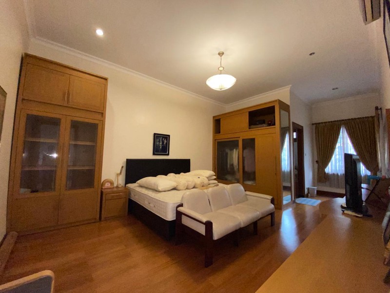 DIJUAL RUMAH CANTIK SEMI FURNISHED DI GALAXY BUMI PERMAI (ARAYA 1) 