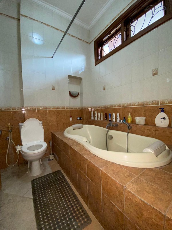 DIJUAL RUMAH CANTIK SEMI FURNISHED DI GALAXY BUMI PERMAI (ARAYA 1) 