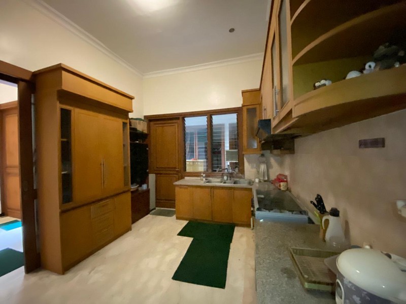 DIJUAL RUMAH CANTIK SEMI FURNISHED DI GALAXY BUMI PERMAI (ARAYA 1) 