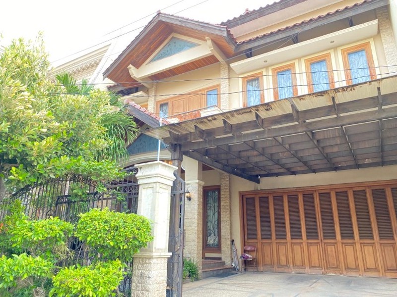 DIJUAL RUMAH CANTIK SEMI FURNISHED DI GALAXY BUMI PERMAI (ARAYA 1) 