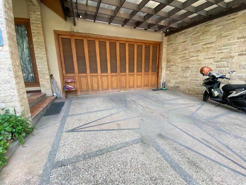 DIJUAL RUMAH CANTIK SEMI FURNISHED DI GALAXY BUMI PERMAI (ARAYA 1) 